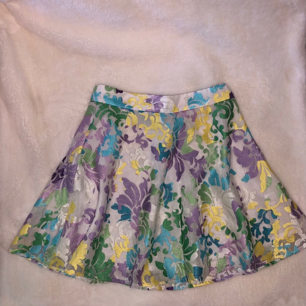 Never worn size small skater skirt.